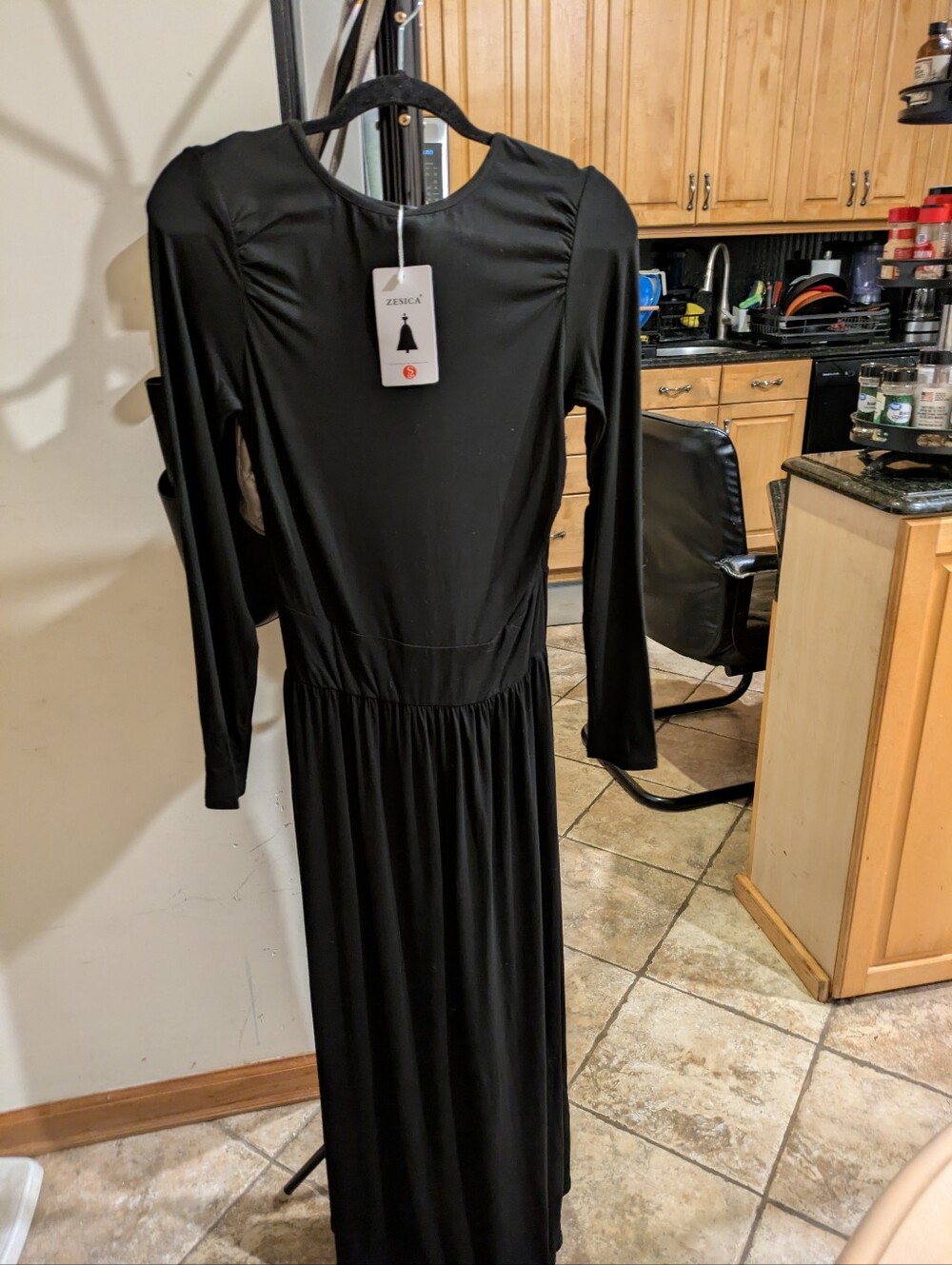 ZESICA NWT Black Long Sleeve Ruched Shoulder Maxi Dress Size SmallNew with tags